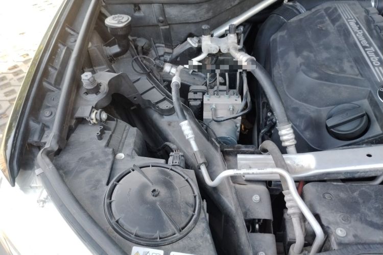 Used BMW X5  Engine Bay Right