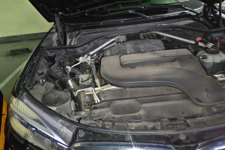 Used BMW X5 2018 xDrive28i Engine Bay Right