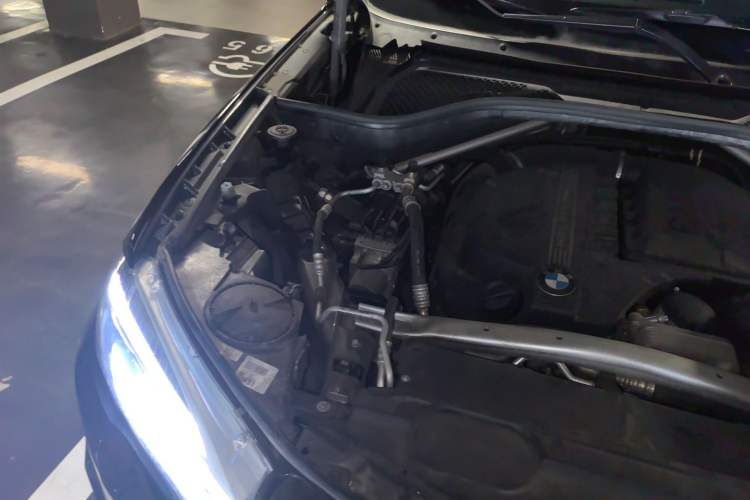 Used BMW X5 2018 xDrive35i Elegant Edition Engine Bay Right