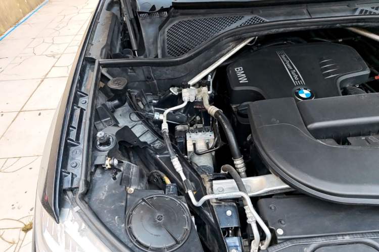 Used BMW X5 2018 xDrive28i Engine Bay Right
