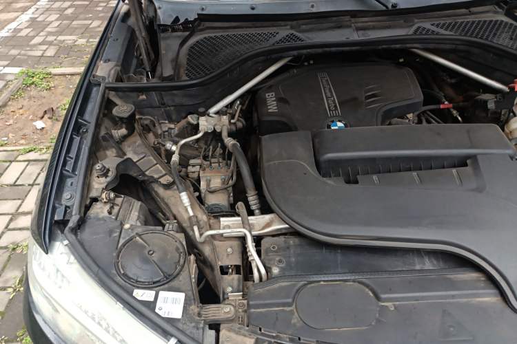 Used BMW X5 2018 xDrive28i Engine Bay Right