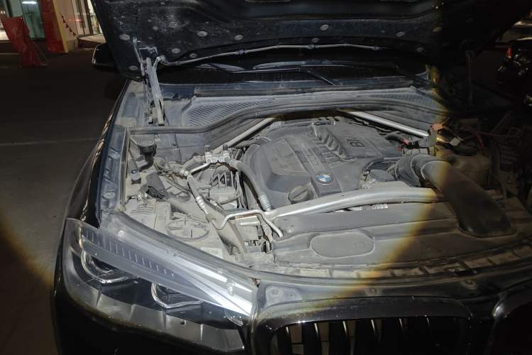 Used BMW X5 2018 xDrive35i M Sport Edition Engine Bay Right
