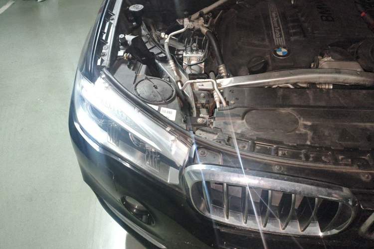 Used BMW X5 2018 xDrive35i Elegant Edition Engine Bay Right