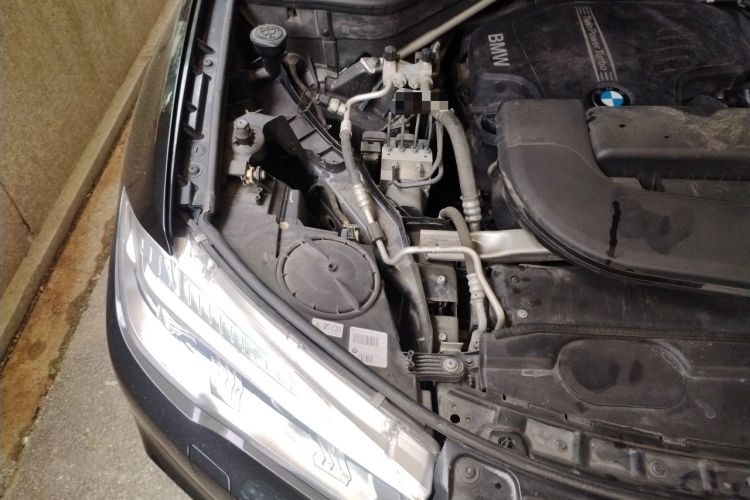 Used BMW X5 2018 xDrive28i Engine Bay Right
