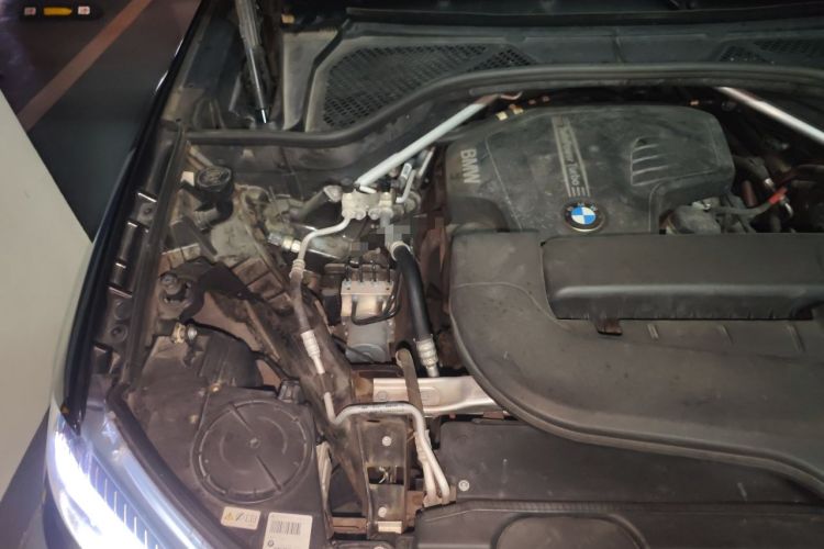 Used BMW X5 2018 xDrive28i Engine Bay Right