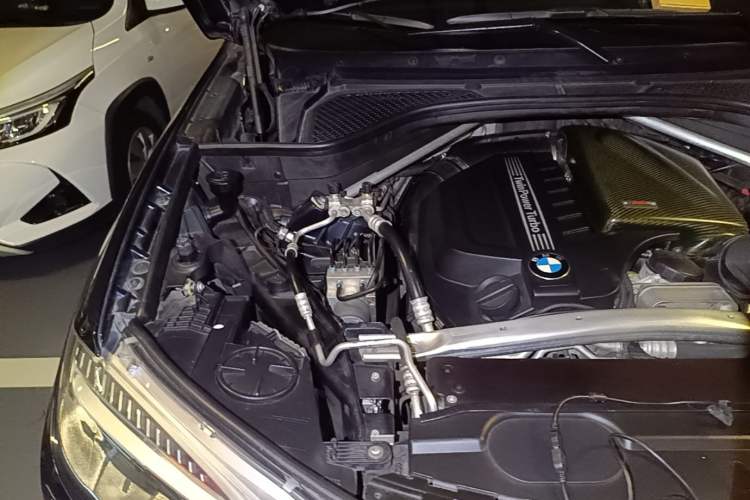Used BMW X5 2018 xDrive35i M Sport Luxury Edition Engine Bay Right