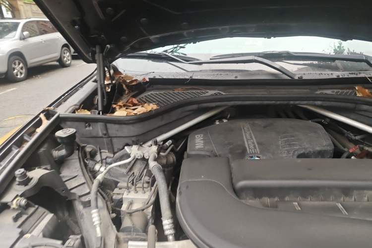 Used BMW X5 2018 xDrive28i Engine Bay Right