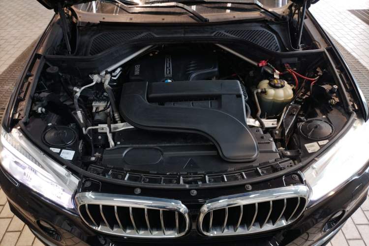 Used BMW X5 2018 xDrive28i Engine Bay