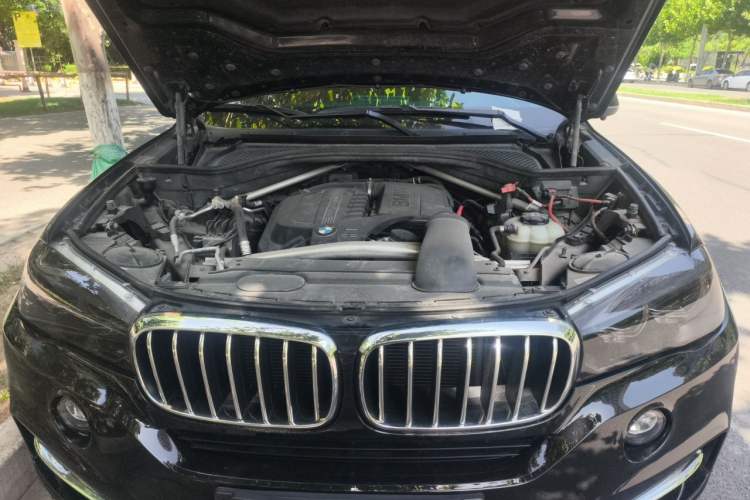 Used BMW X5  Engine Bay