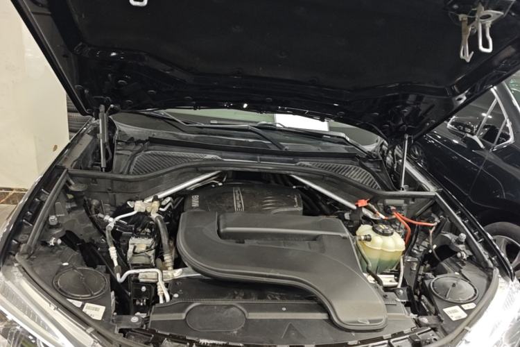 Used BMW X5 2018 xDrive28i Engine Bay