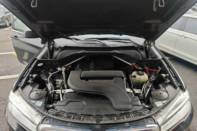 Used BMW X5 2018 xDrive28i Engine Bay