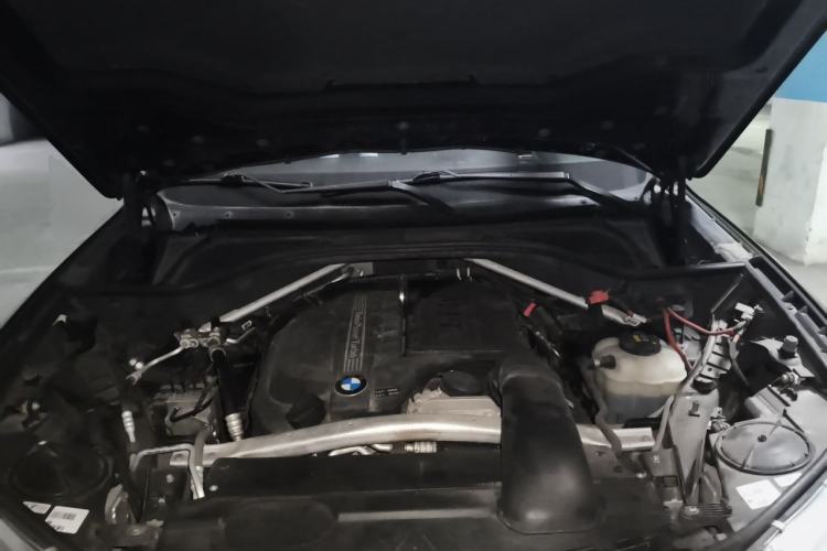 Used BMW X5  Engine Bay