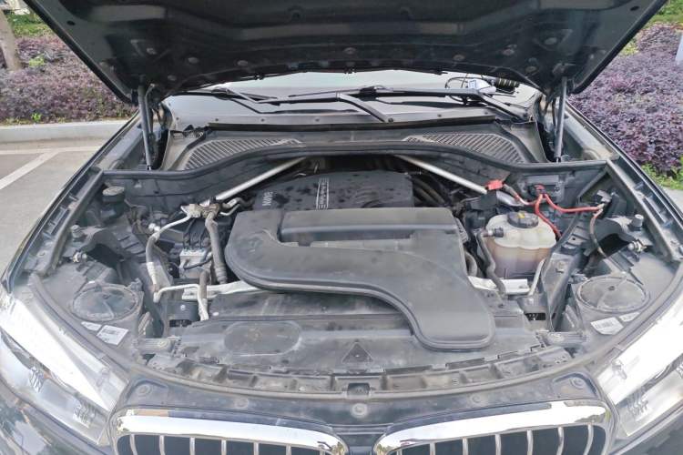 Used BMW X5 2018 xDrive28i Engine Bay