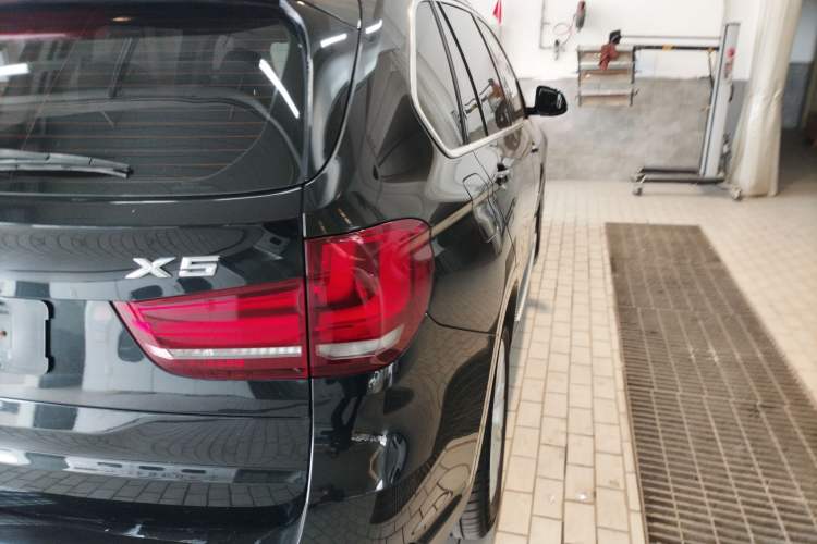 Used BMW X5 2018 xDrive28i Exterior 3