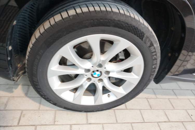 Used BMW X5 2018 xDrive28i Exterior 4