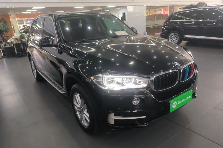 Used BMW X5 2018 xDrive35i Base Model Middle East Front Right 45 Deg