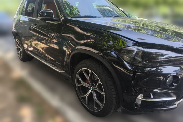 Used BMW X5  Front Right 45 Deg