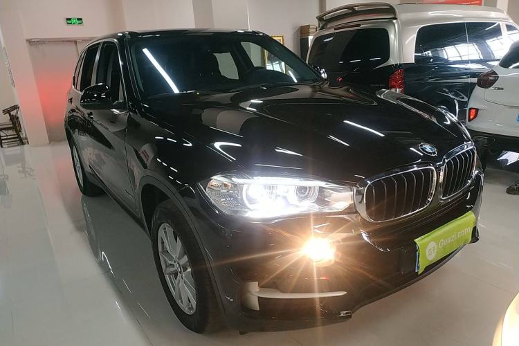 Used BMW X5 2018 xDrive35i Base Model Middle East Front Right 45 Deg