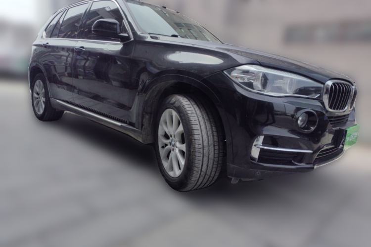 Used BMW X5 2018 xDrive28i Front Right 45 Deg