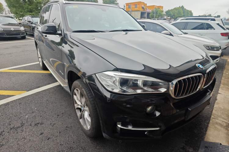 Used BMW X5 2018 xDrive28i Front Right 45 Deg