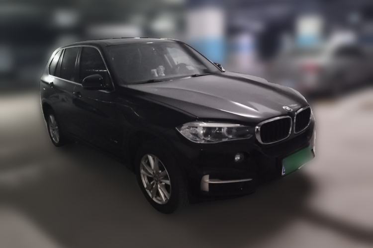 Used BMW X5  Front Right 45 Deg