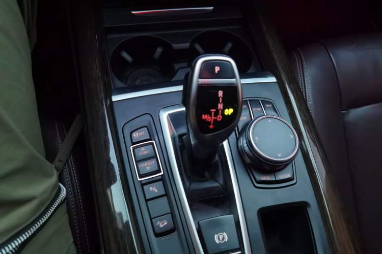 Used BMW X5 2018 xDrive35i M Sport Edition Gear Lever