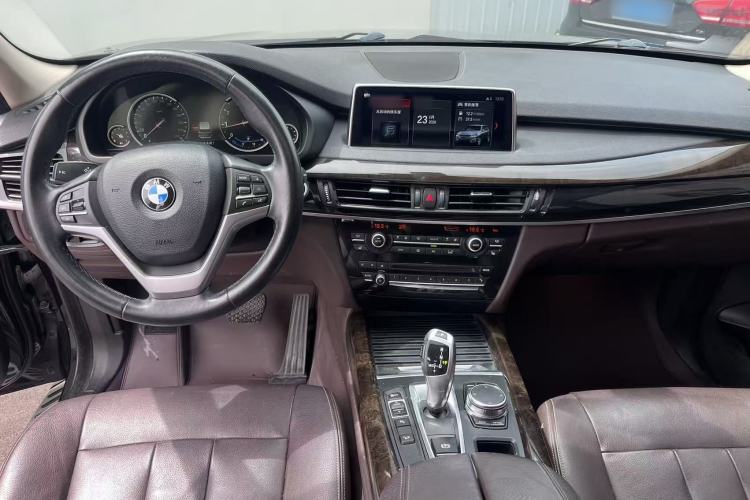 Used BMW X5 2018 xDrive28i Interior 1