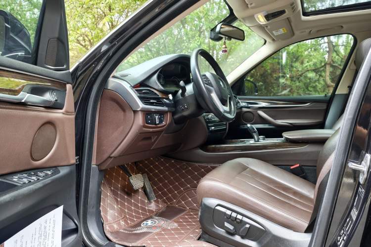 Used BMW X5 2018 xDrive28i Interior 2
