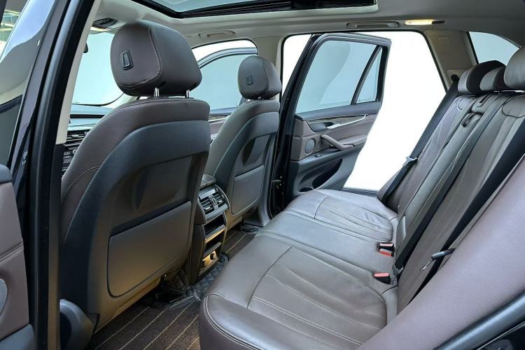 Used BMW X5 2018 xDrive28i Interior 2