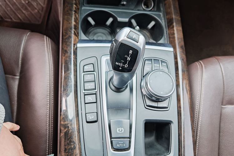Used BMW X5 2018 xDrive28i Interior 2