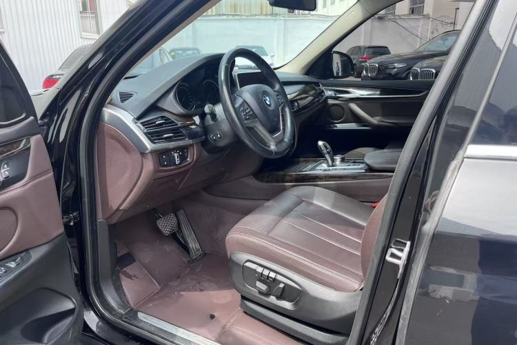 Used BMW X5 2018 xDrive28i Interior 3