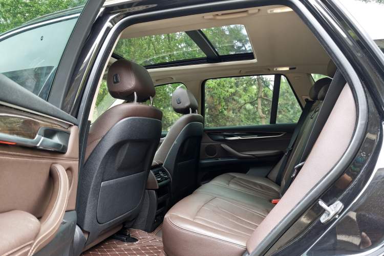 Used BMW X5 2018 xDrive28i Interior 3