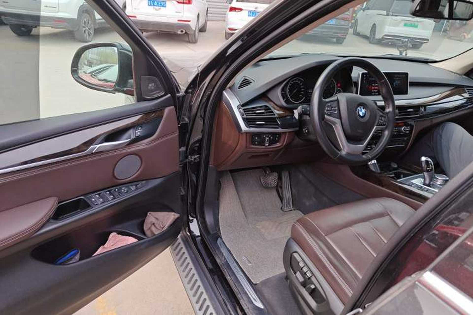 Used BMW X5 2018 xDrive28i Interior 3