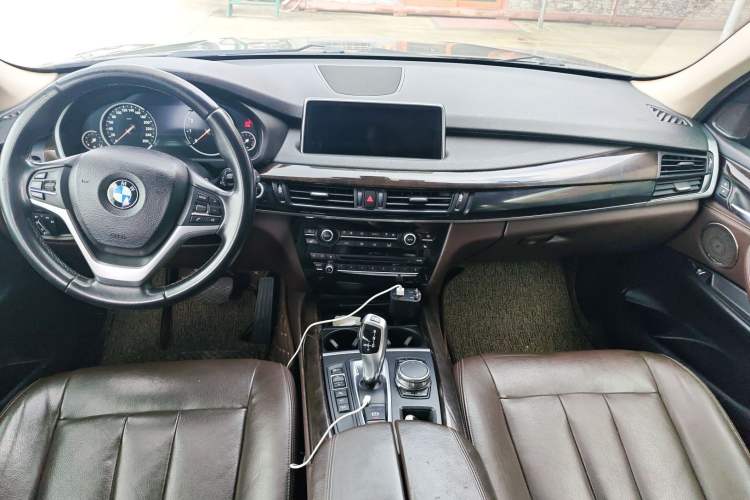 Used BMW X5 2018 xDrive28i Interior 3