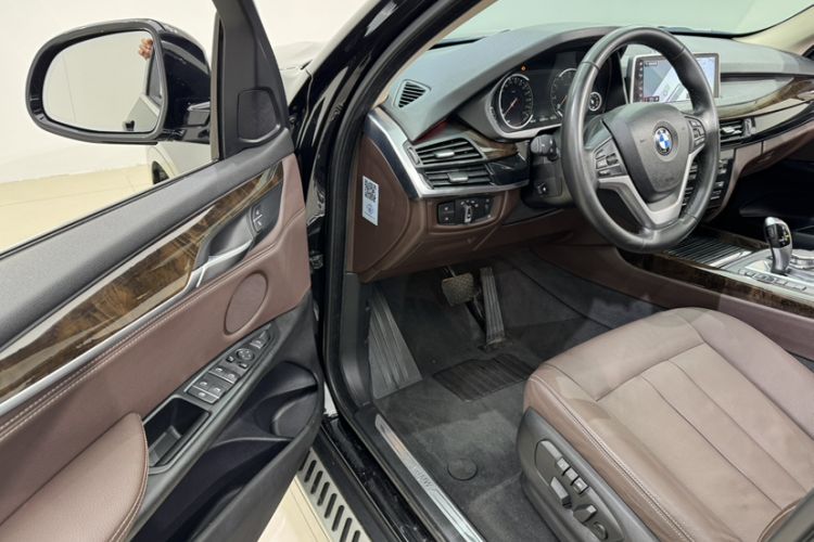Used BMW X5 2018 xDrive35i Elegant Edition Interior 3
