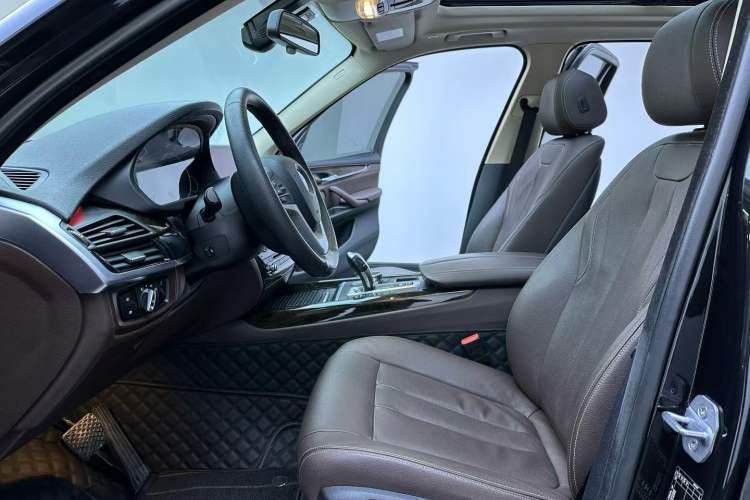 Used BMW X5 2018 xDrive28i Interior 3