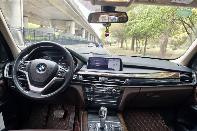 Used BMW X5 2018 xDrive28i Interior 4