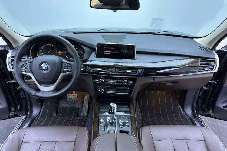 Used BMW X5 2018 xDrive28i Interior 4