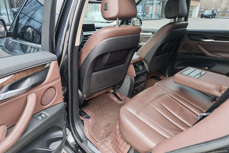 Used BMW X5 2018 xDrive28i Interior 5