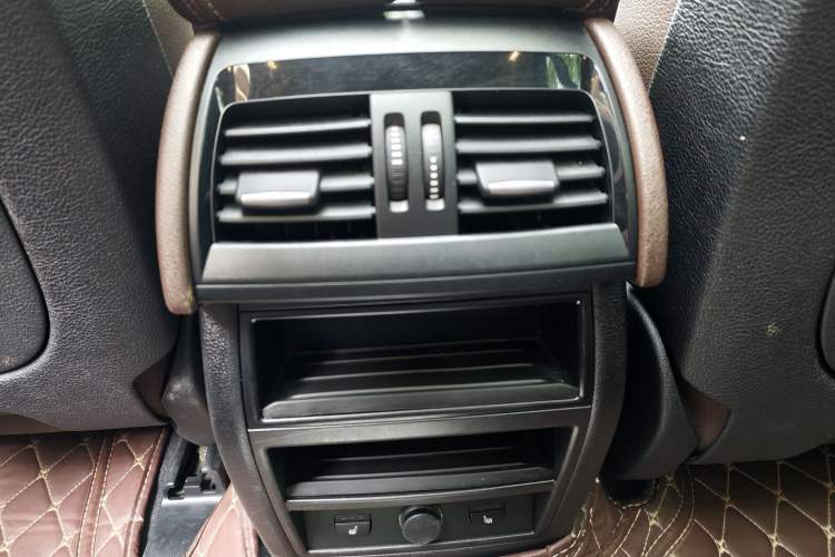 Used BMW X5 2018 xDrive28i Interior 6