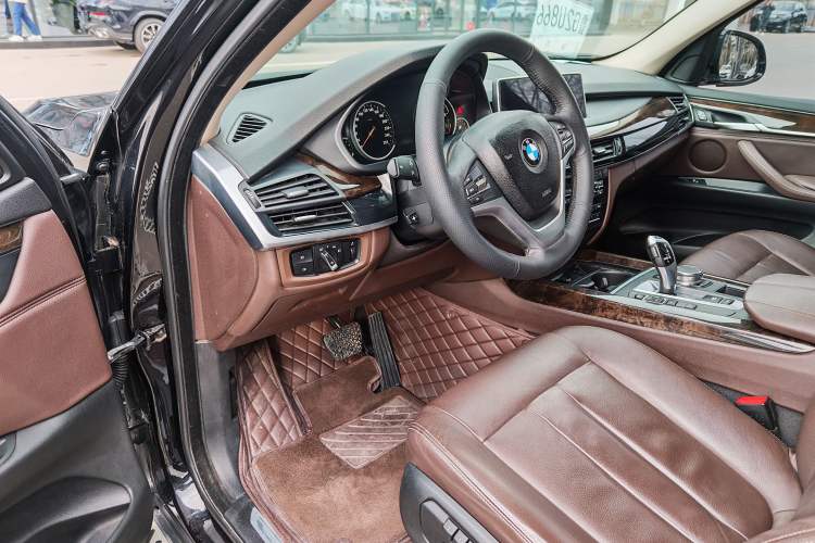 Used BMW X5 2018 xDrive28i Interior 6