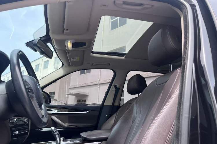 Used BMW X5 2018 xDrive28i Interior 7