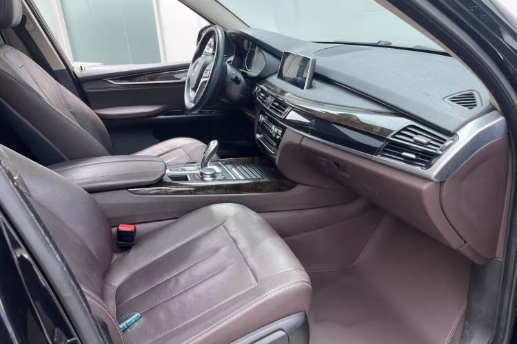 Used BMW X5 2018 xDrive28i Interior 8