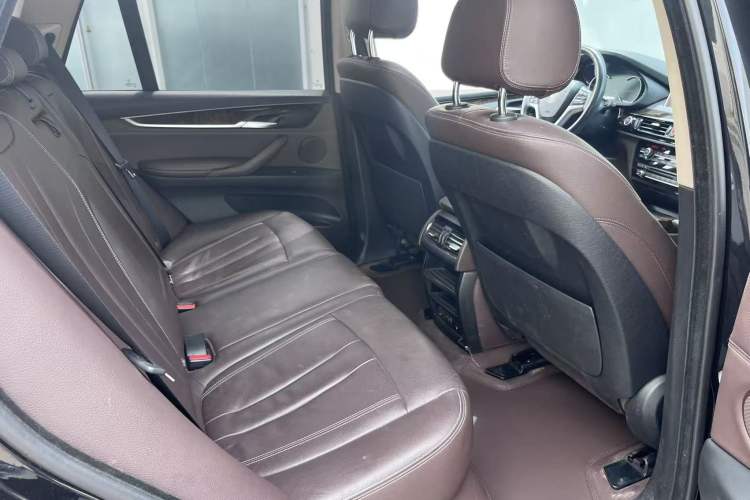 Used BMW X5 2018 xDrive28i Interior 9