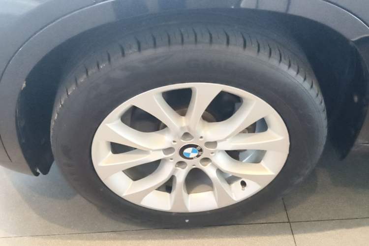 Used BMW X5 2018 xDrive28i Left Front Wheel Hub