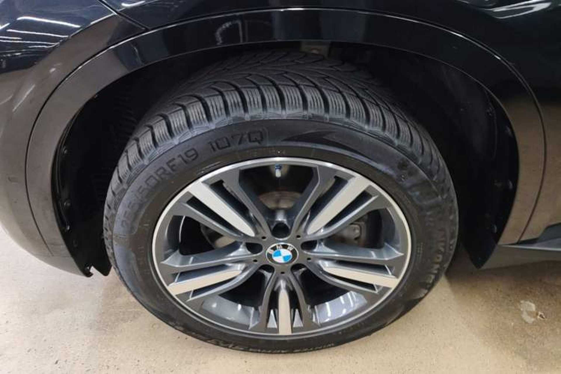 Used BMW X5 2018 xDrive35i Elegant Edition Left Front Wheel Hub
