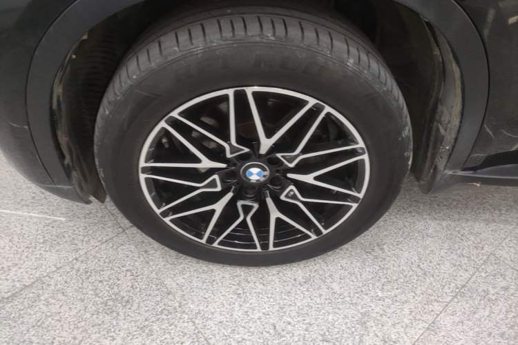 Used BMW X5 2018 xDrive35i Standard Small Screen Leather Middle East Left Front Wheel Hub