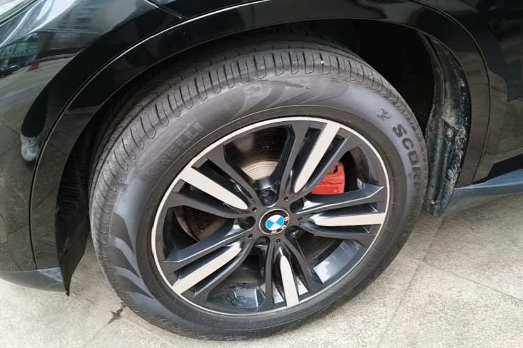 Used BMW X5 2018 xDrive35i Elegant Edition Left Front Wheel Hub