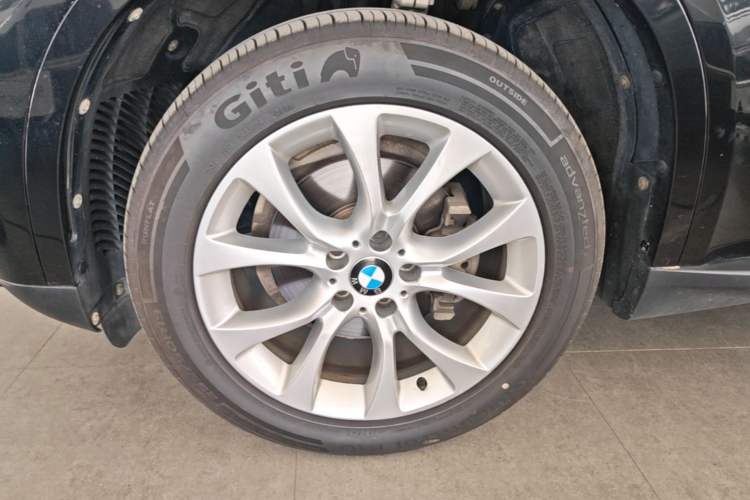 Used BMW X5 2018 xDrive28i Left Front Wheel Hub