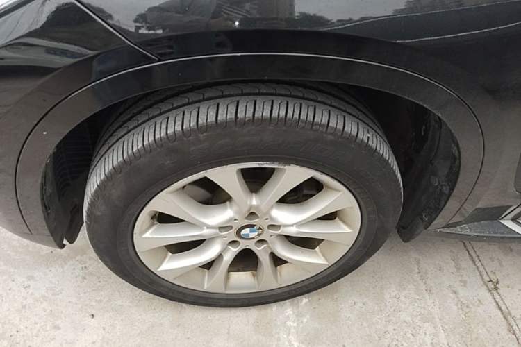 Used BMW X5 2018 xDrive28i Left Front Wheel Hub